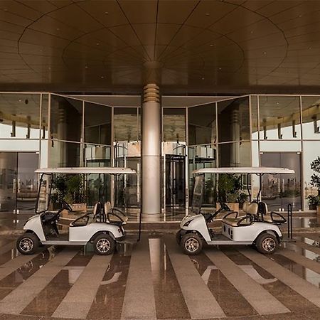 Millennium Hail Hotel Extérieur photo Golf carts at the entrance of the hotel