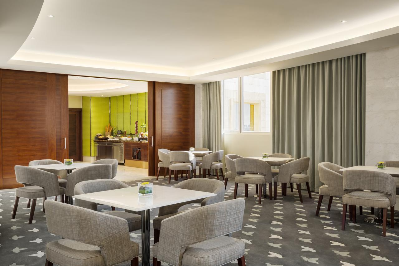 Millennium Hail Hotel Extérieur photo The Club at London Heathrow Airport