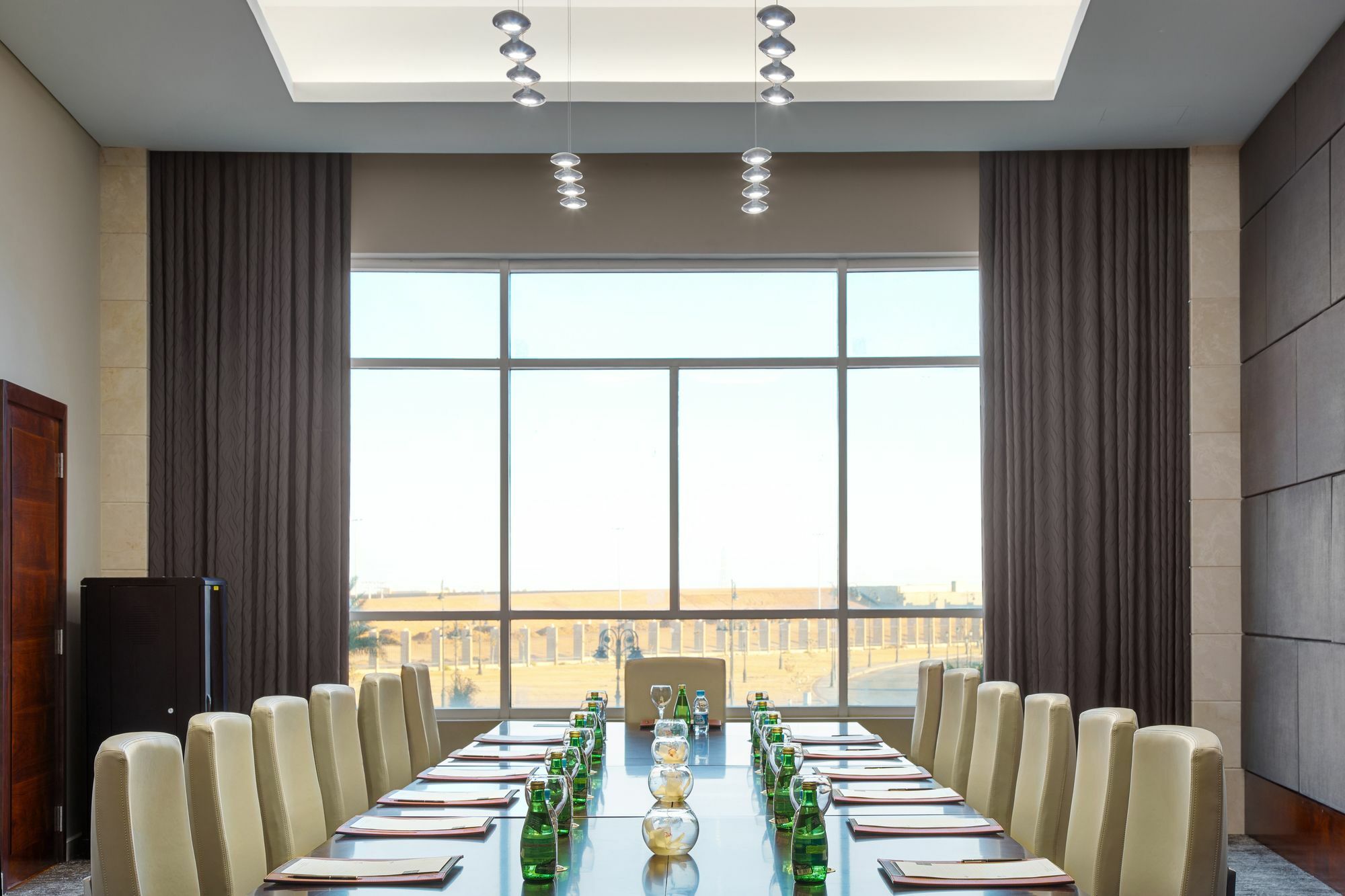 Millennium Hail Hotel Extérieur photo Meeting room