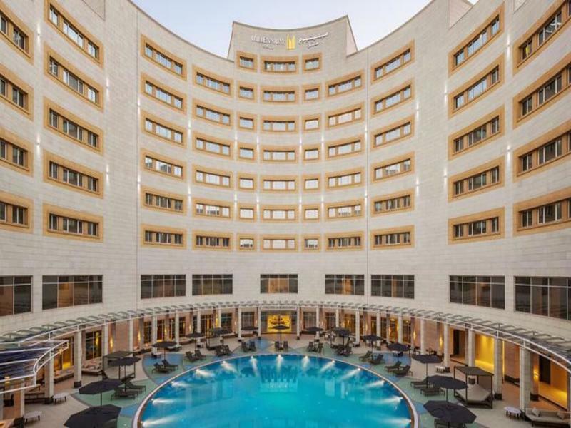 Millennium Hail Hotel Extérieur photo The pool at the hotel