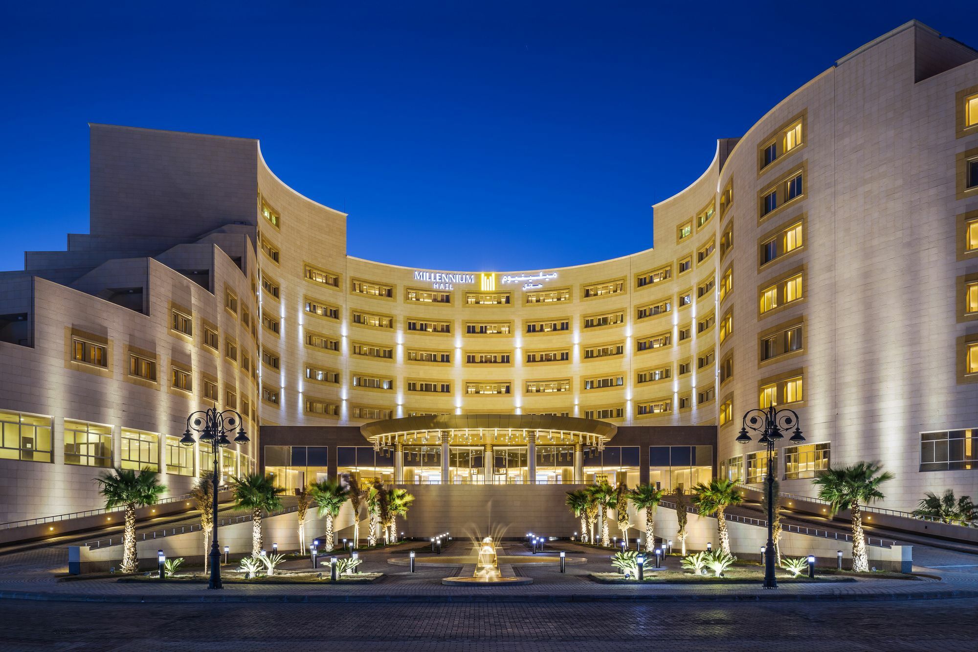 Millennium Hail Hotel Extérieur photo The hotel at night