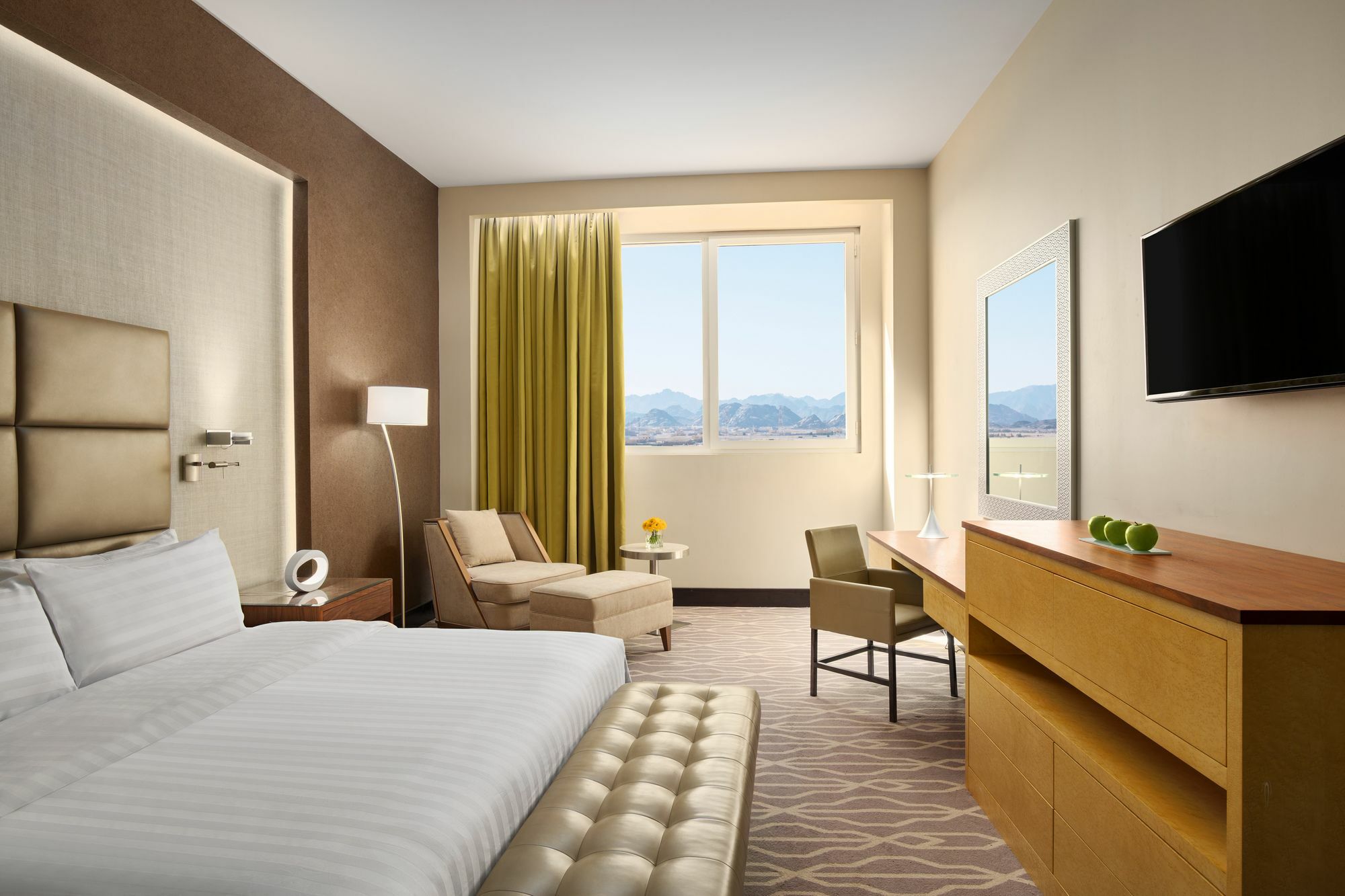 Millennium Hail Hotel Extérieur photo A guest room at the Hilton Garden Inn